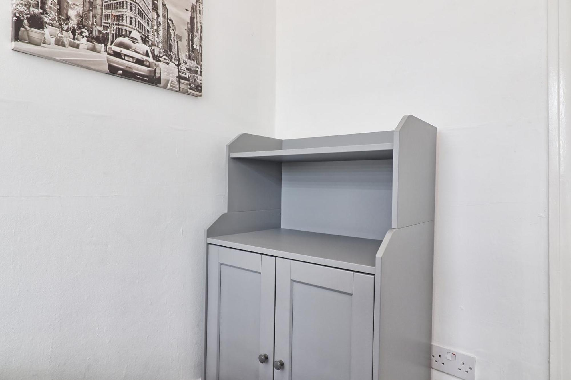 Luxury 3-Bed Apartment Near To London With Parking Hornchurch ภายนอก รูปภาพ