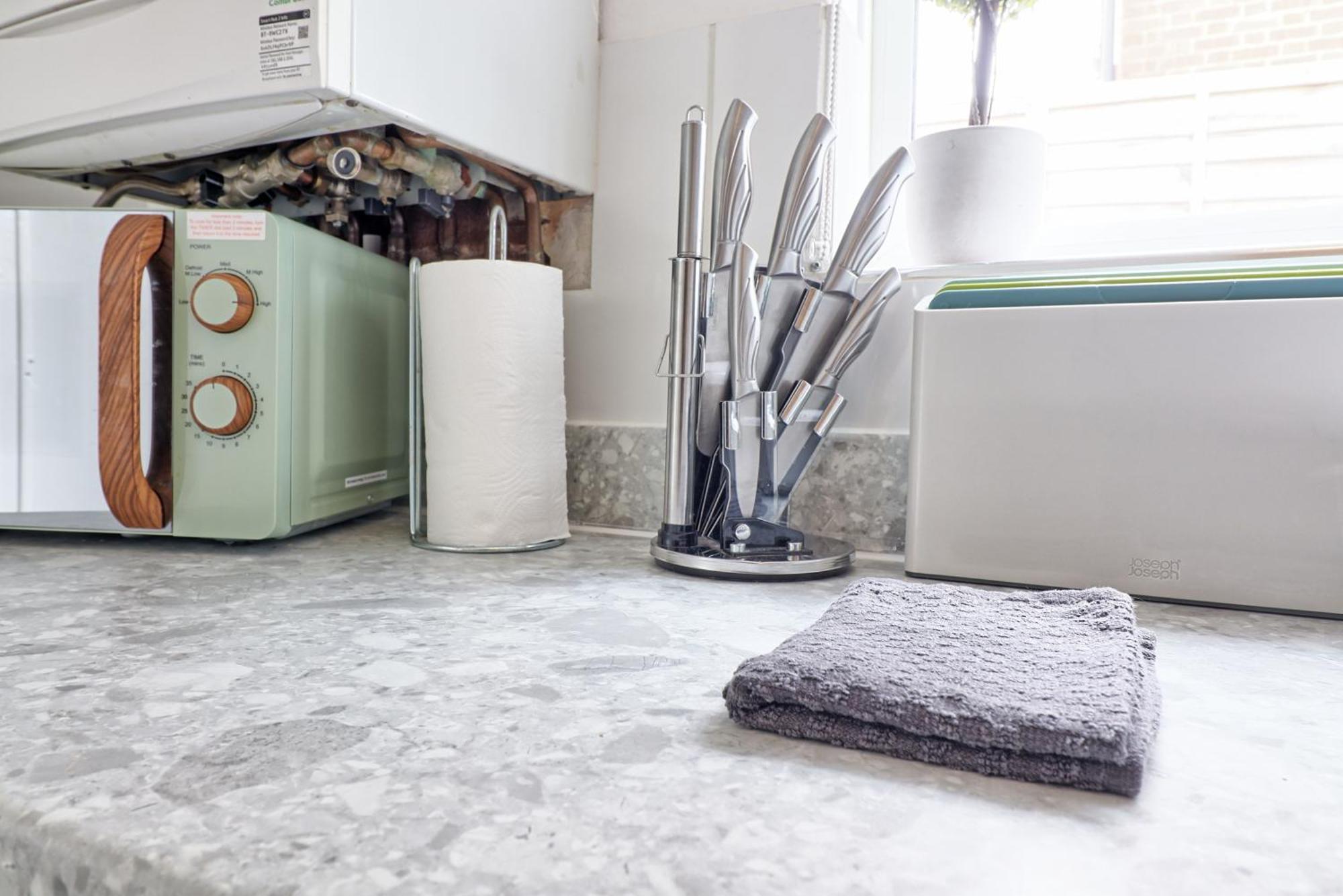 Luxury 3-Bed Apartment Near To London With Parking Hornchurch ภายนอก รูปภาพ